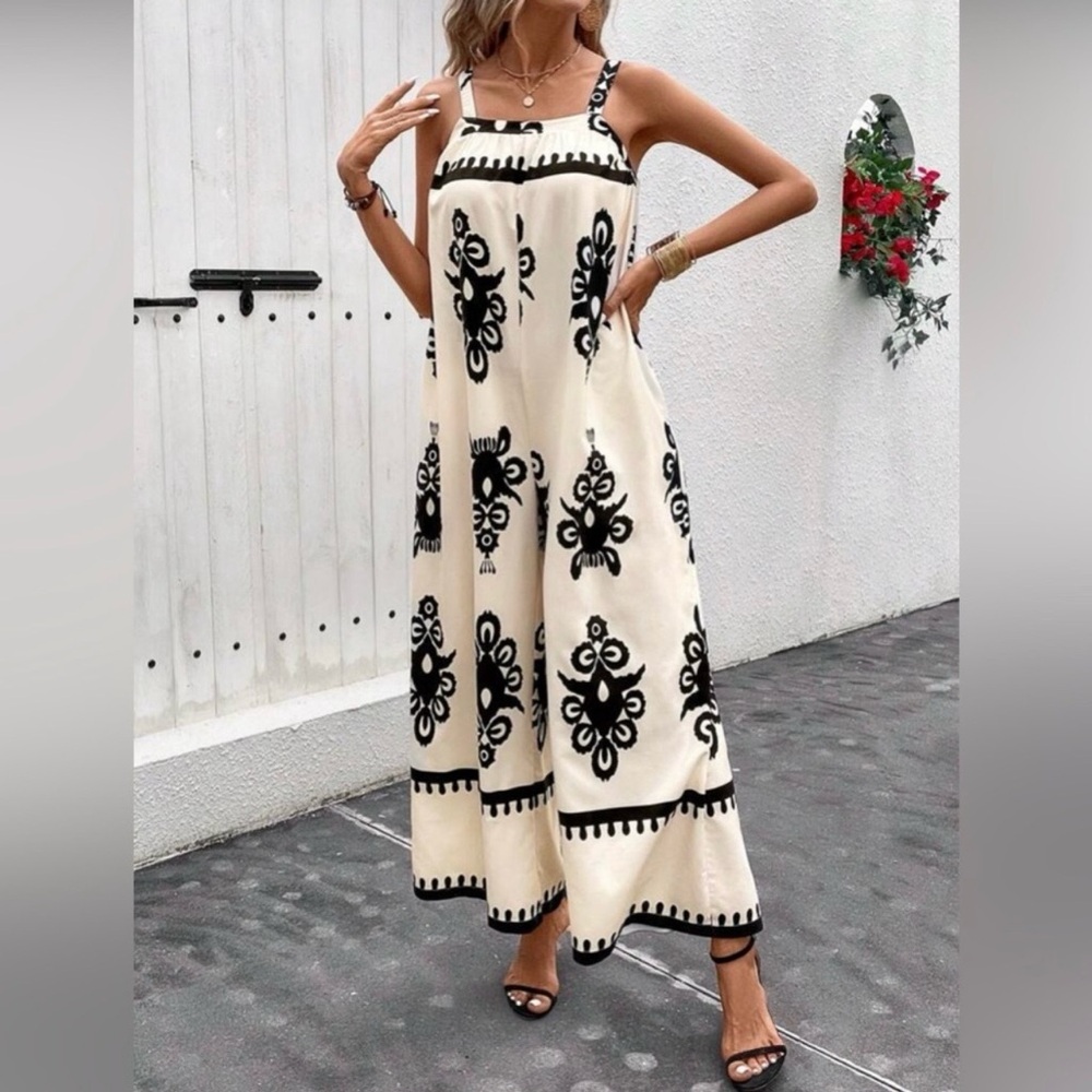 ✨ New ✨ Gorgeous Jumpsuit Size Small ✨ - Picture 5 of 6